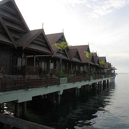 Pantai Gapura Makassar Hotel Exterior photo