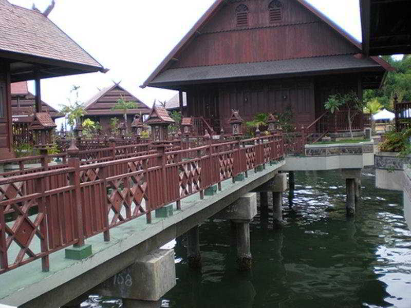 Pantai Gapura Makassar Hotel Exterior photo